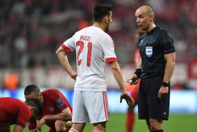 开云官网-赛前体能课后，本菲卡战术微调备战欧冠，质疑声仍在，控场能力受关注(本菲卡拿过几次欧冠)